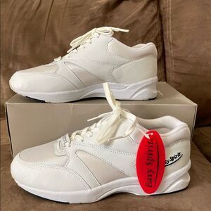 NWT Easy Spirit Leather Upper Athletics Womens Shoes Size 7.5D